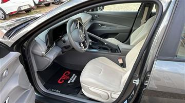 Hyundai Elantra 1.6L STLYE COMFORT